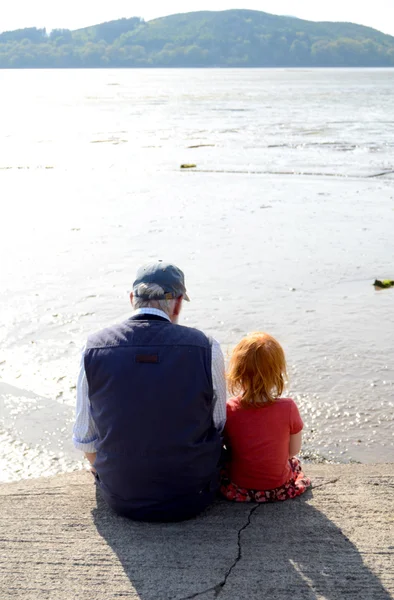Onun büyükbaba ile kız — Stok fotoğraf