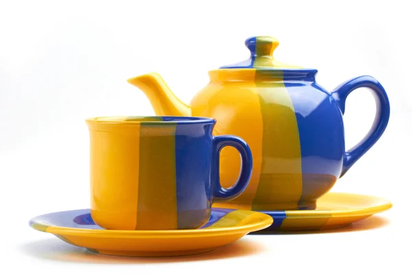 Teekanne und Tasse auf weiß — Stockfoto