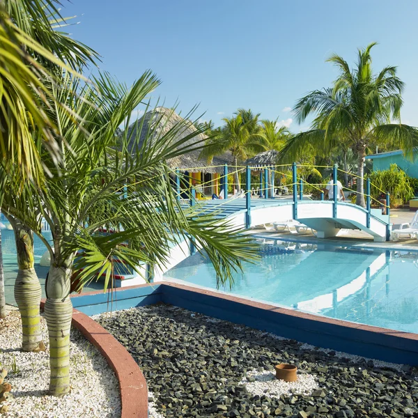 Hotel het zwembad, cayo coco, cuba — Stockfoto