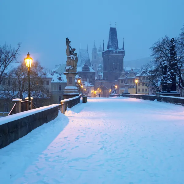 Charles bridge in winter, Prague, Czech Republic — Stock Photo, Image