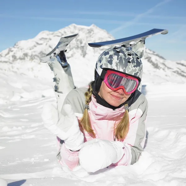 女子滑雪运动员、 阿尔卑斯山、 萨瓦、 法国 — 图库照片