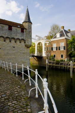 Ortaçağ kapısı ve asma köprü, zierikzee, zeeland, Hollanda