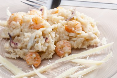 Deniz ürünleri ile İtalyan risotto