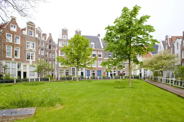 Begijnhof, Amesterdão, Países Baixos — Fotografia de Stock