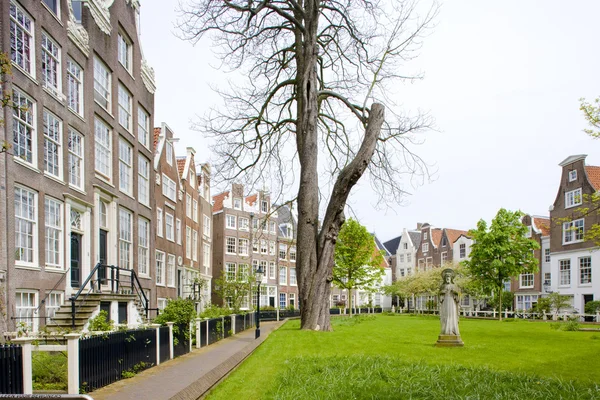Begijnhof, Amesterdão, Países Baixos — Fotografia de Stock