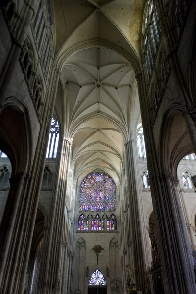 Interiören i katedralen notre dame, amiens, Picardie, Frankrike — Stockfoto
