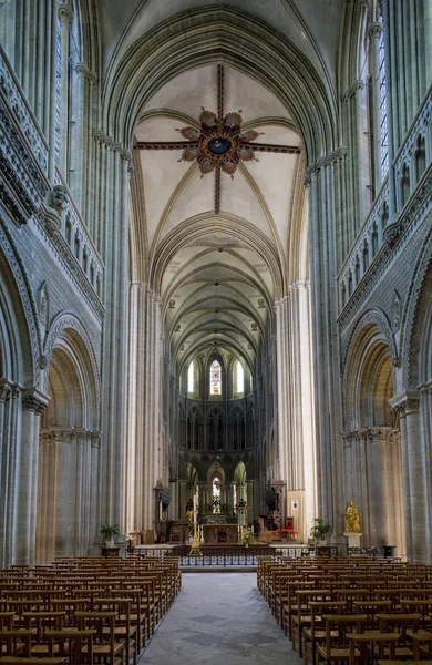 Wnętrze katedry notre dame, bayeux, Normandia, Francja — Zdjęcie stockowe