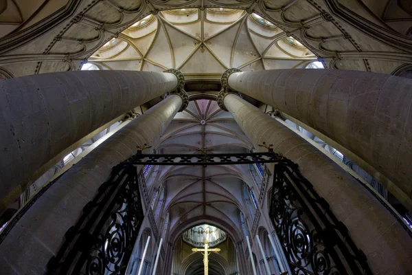 Interiér katedrály notre dame, coutances, Normandie, Francie — Stock fotografie