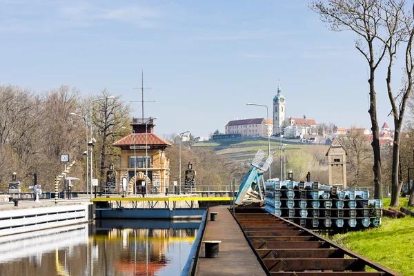 Horin lock and Melnik Castle at background, Czech Republic — Stock Photo, Image