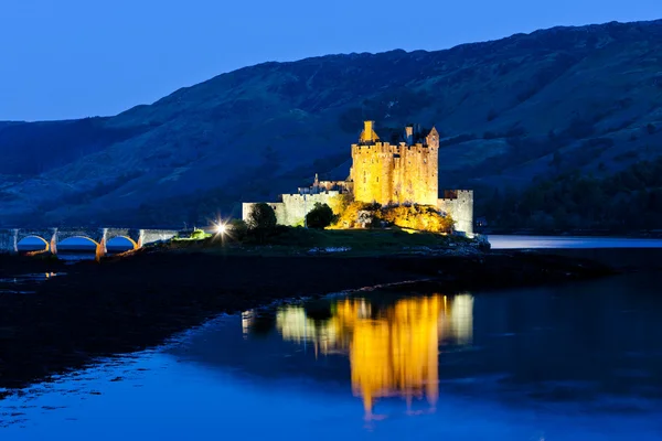 Eilean donan castle at night, loch duich, Schottland — Stockfoto