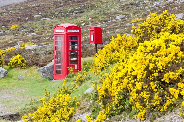 Telefonní budka a poštovní schránka poblíž Laid, Skotsko — Stock fotografie