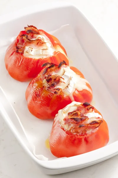 Baked tomatoes with goat cheese and pancetta — Stock Photo, Image