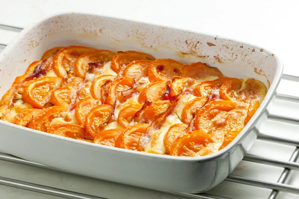 Tomatoes baked with mozzarella cheese and pancetta — Stock Photo, Image