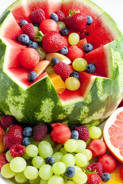 Fruktsallad i vattenmelon — Stockfoto