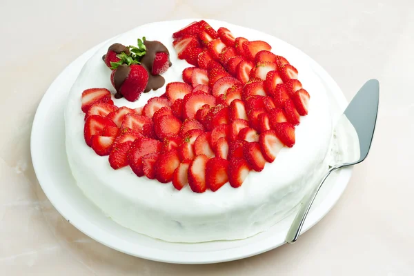 Lättyoughurt tårta med jordgubbar — Stockfoto