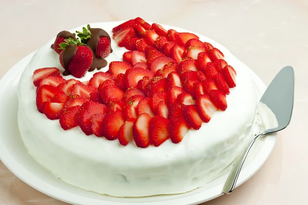Gâteau au yaourt léger aux fraises — Photo