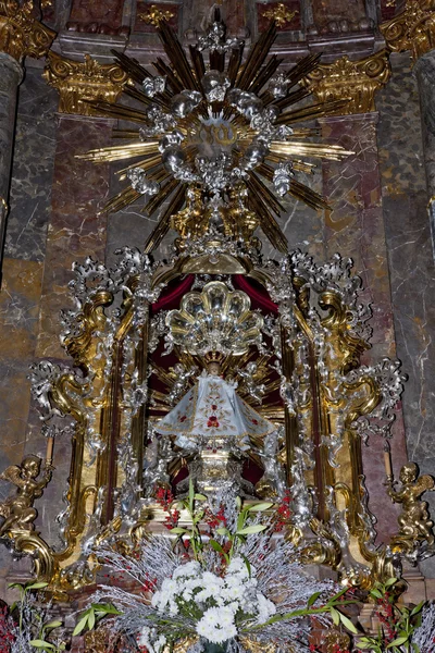 Εσωτερικό της εκκλησίας της Παναγίας με το βρέφος Ιησούς της Πράγας, το τρίμηνο litte, Πράγα, Τσεχία — Φωτογραφία Αρχείου