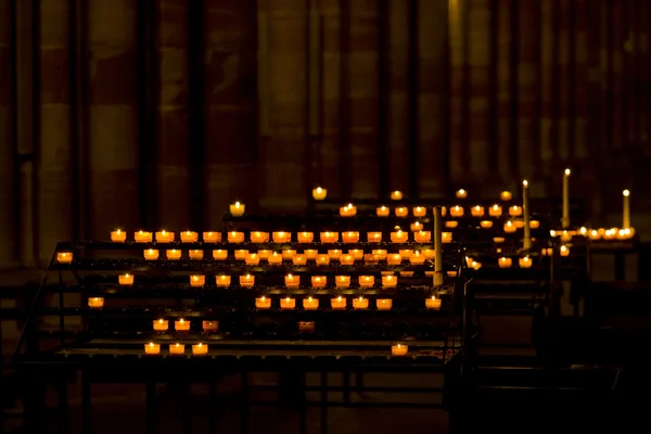 Интерьер собора Нотр-Дам, Страсбург, Эльзас, Франция — стоковое фото