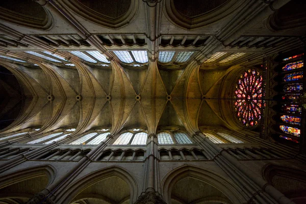Interior da Catedral Notre Dame, Reims, Champagne, França — Fotografia de Stock