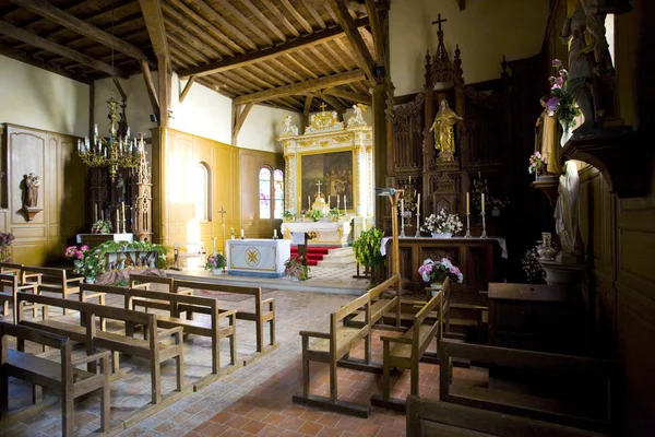 Interior da igreja em Outines, Champagne, Francia — Fotografia de Stock