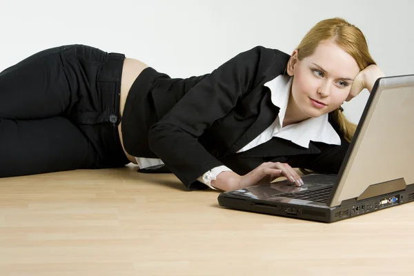 Lying businesswoman with a notebook — Stock Photo, Image