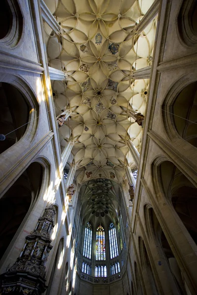 Interieur van de kathedraal van st. barbara, kutna hora, Tsjechië — Stockfoto