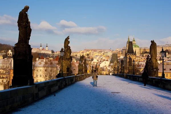 Karlsbron i vinter, Prag, Tjeckien — Stockfoto