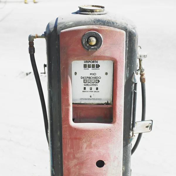 古いガソリン スタンド、オルギン、キューバ — ストック写真