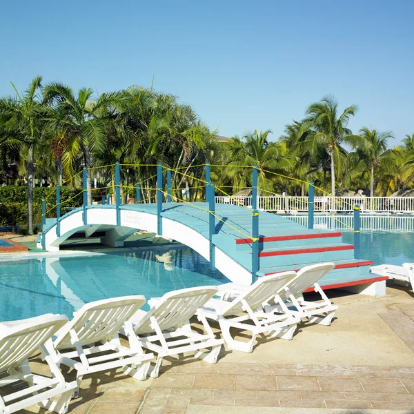 ホテルのスイミング プール、カヨココ、キューバ — ストック写真