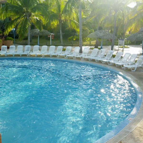 Hotelu jest basen, cayo coco, Kuba — Zdjęcie stockowe