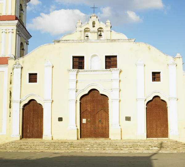 San juan bautista de remedios'ın kilise, parque marti, remedios, Küba — Stok fotoğraf