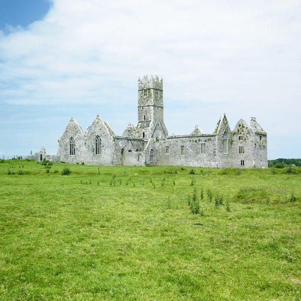 Quer durch irrilly priory, county galway, irland — Stockfoto