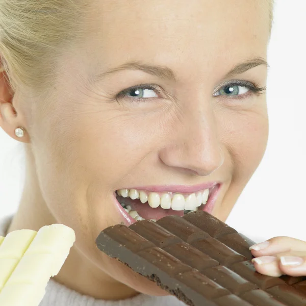 Kobieta z czekoladą — Zdjęcie stockowe