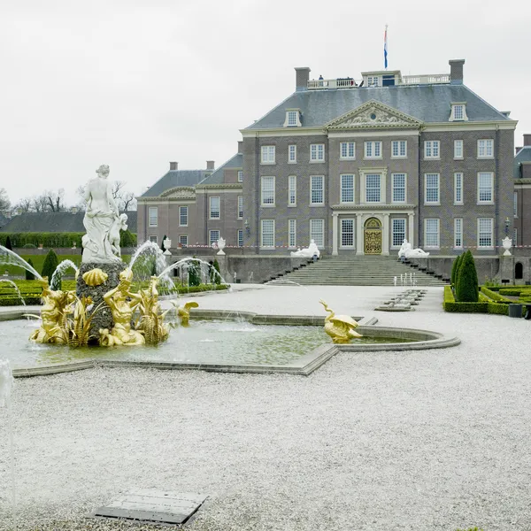 Palace and gardens, Paleis Het Loo Castle near Apeldoorn, Nether — Stock Photo, Image