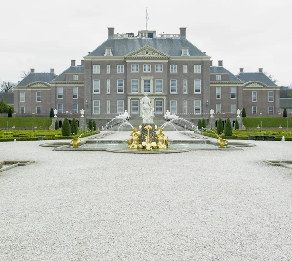 Palacio y jardines, Paleis Het Loo Castillo cerca de Apeldoorn, Nether — Foto de Stock