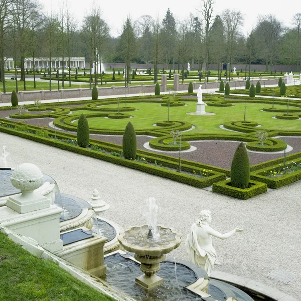 宫花园，罗宫 het 厕所城堡附近阿珀尔多伦，荷兰 — 图库照片