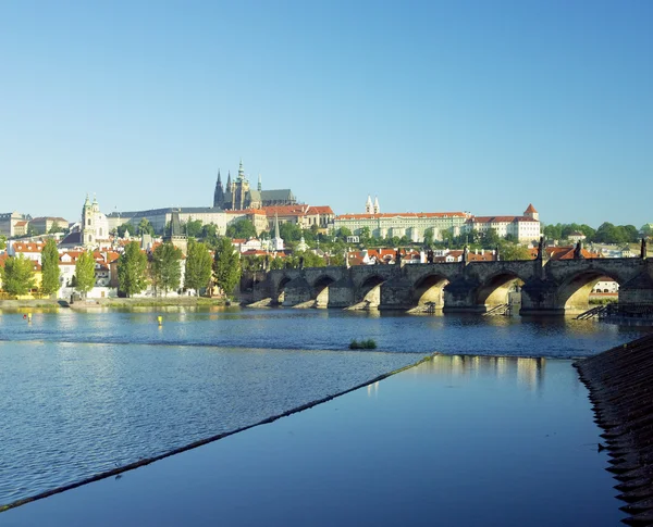 Château de Prague avec pont Charles, Prague, République tchèque — Photo