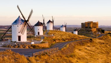 yel değirmenleri ile kale, consuegra, Kastilya-la mancha, İspanya