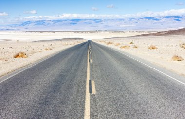 Road, ölüm Vadisi Milli Parkı, Kaliforniya, ABD