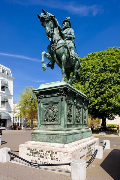 Statua equestre davanti a Paleis Noordeinde, L'Aia, Neth — Foto Stock