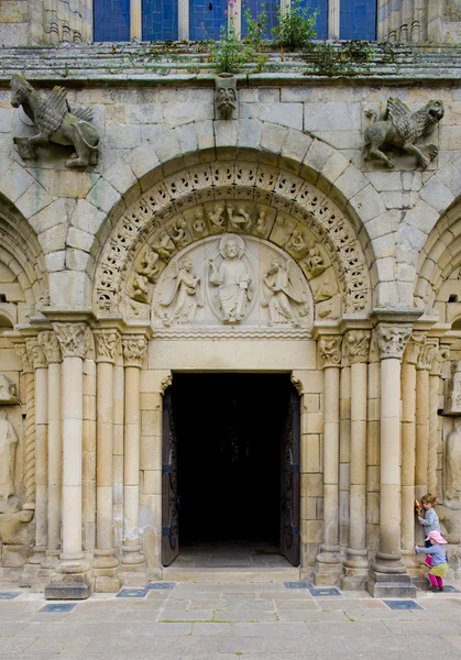 Basílica de St-sauveur, dinan, Bretaña, Francia — Stockfoto