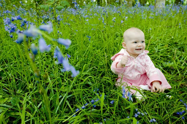 Baby girl sitting on meadow — Stock Photo, Image