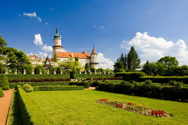 Kasteel van nove mesto nad metuji met tuin, Tsjechië — Stockfoto
