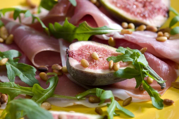 Spanish ham with figs and pine nuts — Stock Photo, Image