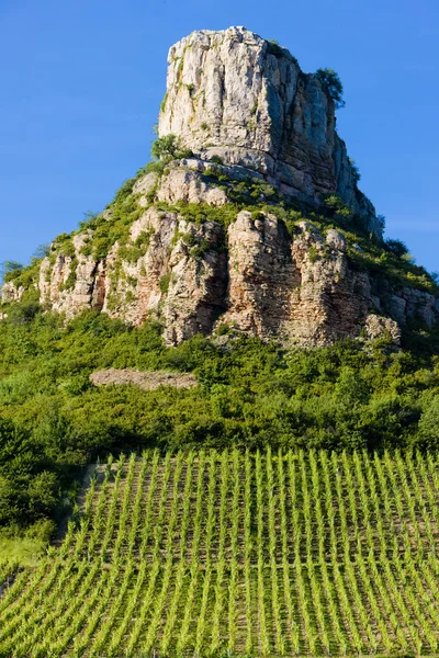 La Roche de Solutré with vineyards, Burgundy, France — ストック写真
