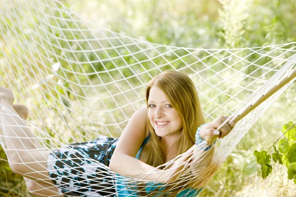 Woman resting in hammock — Stock Photo, Image