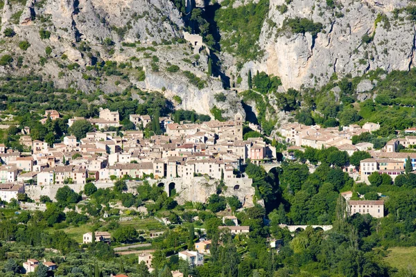 Moustiers sainte marie, departementu alpes-de-haute-provence, fra — Stock fotografie