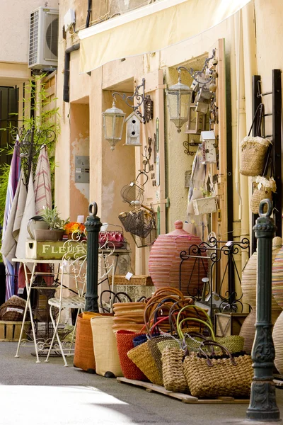 Магазин в Abbel-en-Provence, Прованс, Франция — стоковое фото