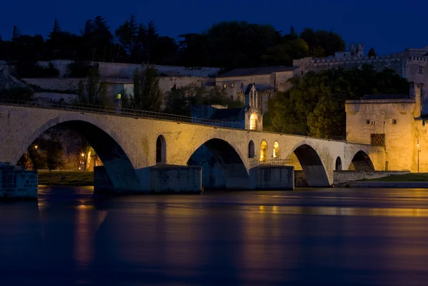 Puente Saint-Bénénezet, Aviñón de noche, Provenza, Francia — Foto de Stock
