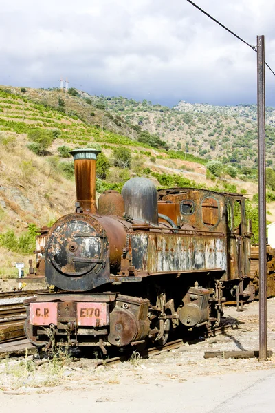 Oude locomotief in tua, Dourovallei, portugal — Stockfoto